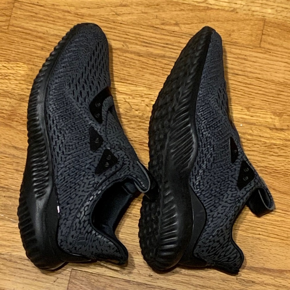 Adidas Alphabounce black men’s size 7.